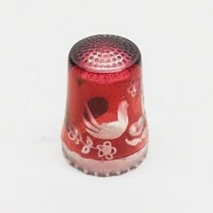 GORGEOUS VTG CRANBERRY GLASS THIMBLE W GERMANY